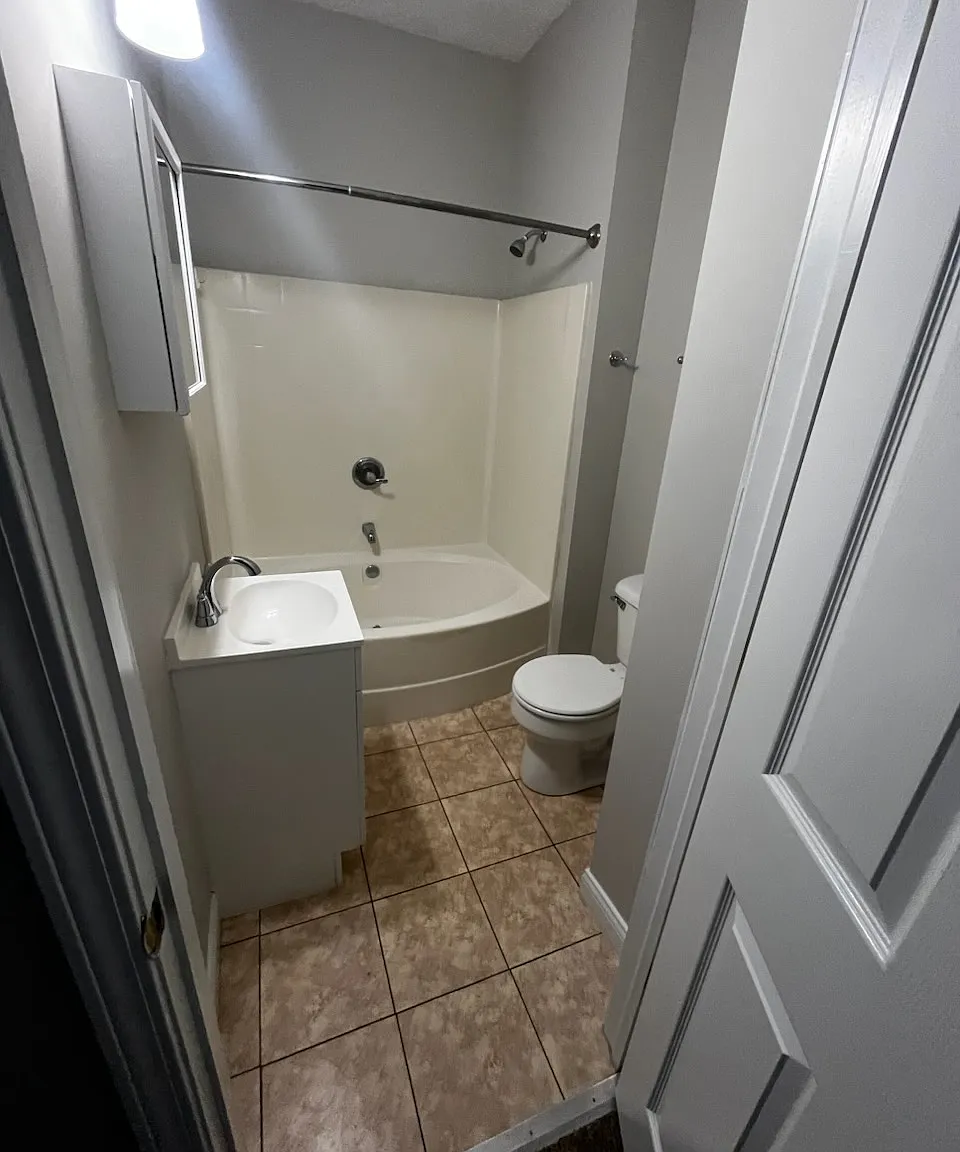 2 bed, 808 sqft, $1,275 — Photo 4