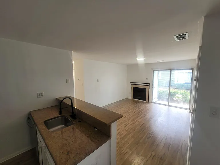8626 Beekman Pl #B — Photo 5