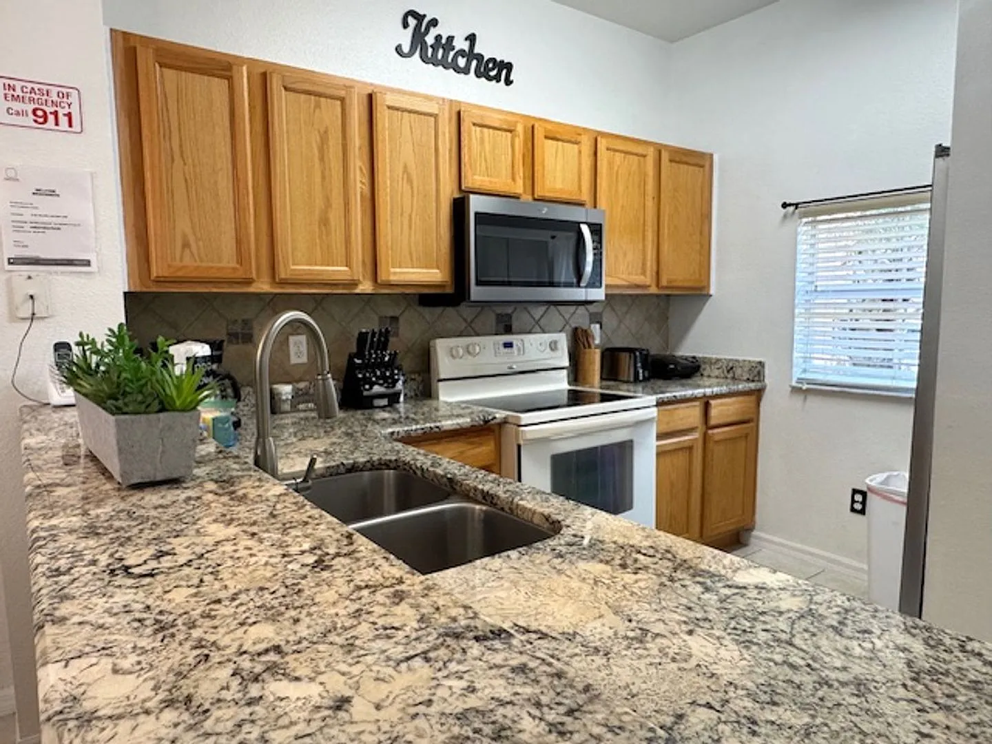 Kissimmee Townhome For Rent - Fully Furnished with 3 Bedrooms 2.5 Baths — Photo 2