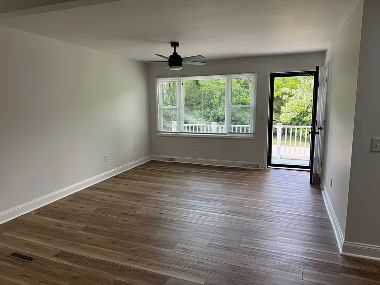 248 Lakeside Dr — Photo 5