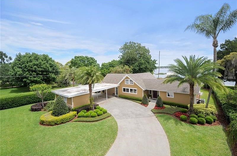 Tropical oasis on Lake Down