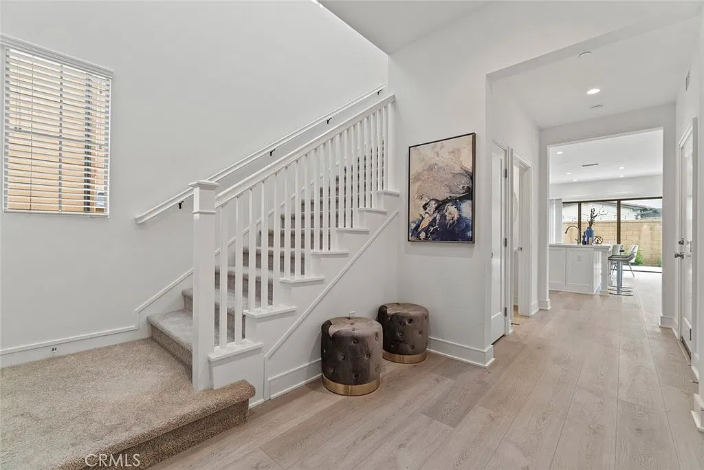 3 bed, 2.5 bath, 1976 sqft, $5,400 — Photo 3