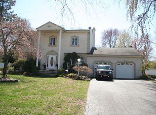 32 Appomattox Dr, Manalapan, NJ