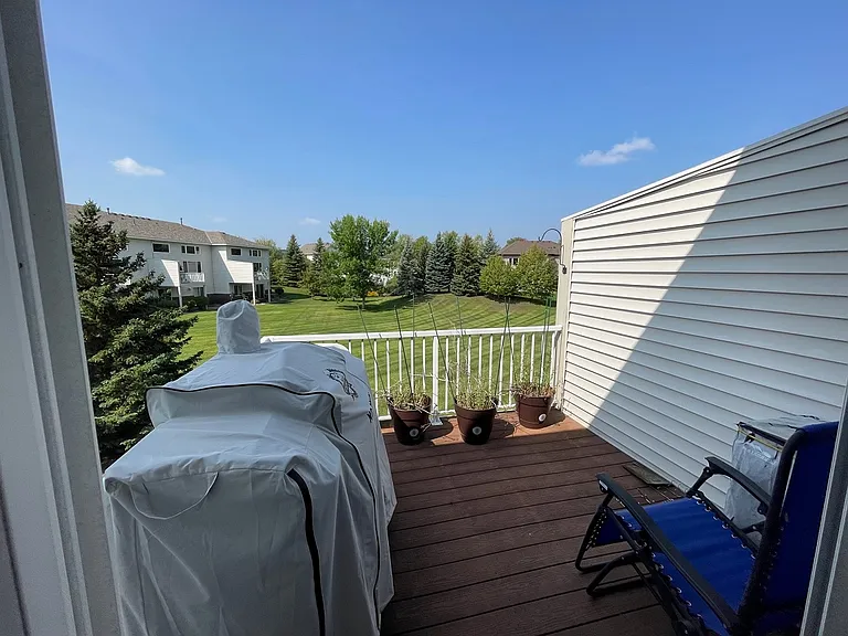 20579 Hampshire Way — Photo 2