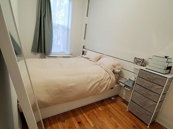 2nd image of 156 W 74th St APT 1C