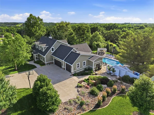 33205 Fox Creek Dr, Waukee, IA 50263