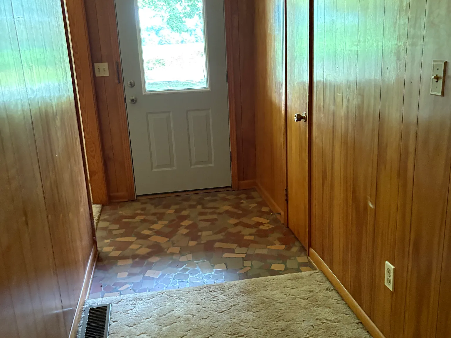 3 bed, 2056 sqft, $1,550 — Photo 2