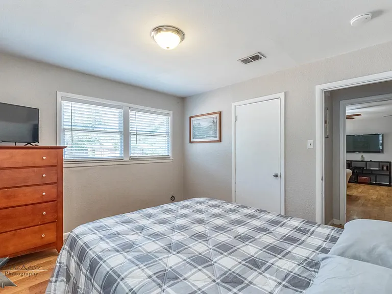 833 Westview Dr — Photo 12