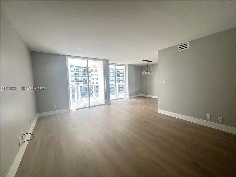 2401 Collins Ave #803 — Photo 8
