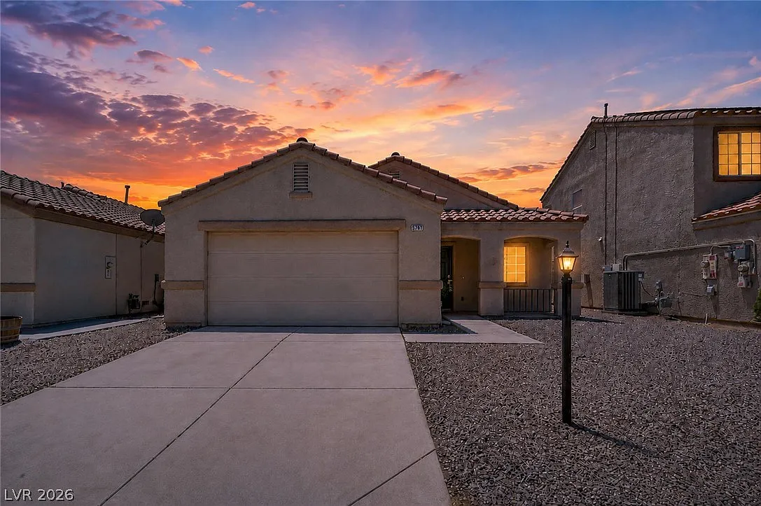 3 bed, 2.5 bath, 1484 sqft, $1,875 — Photo 1