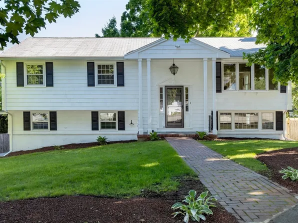 6 Duggan Ln, Milton, MA 02186