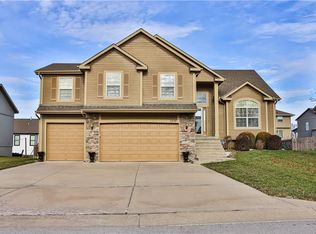 1208 Sagamore Dr, Raymore, MO 64083