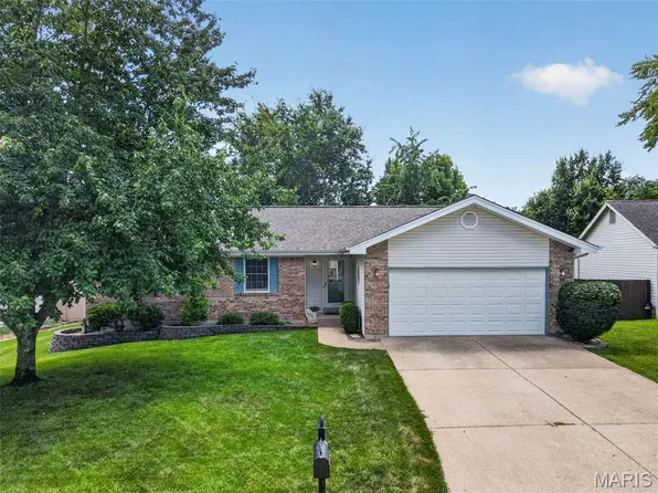 1433 Venus Dr, Saint Peters, MO 63376