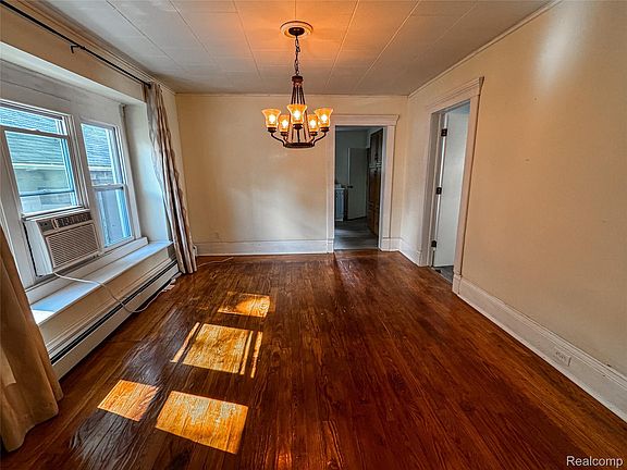 4th image of 607 N Oak St