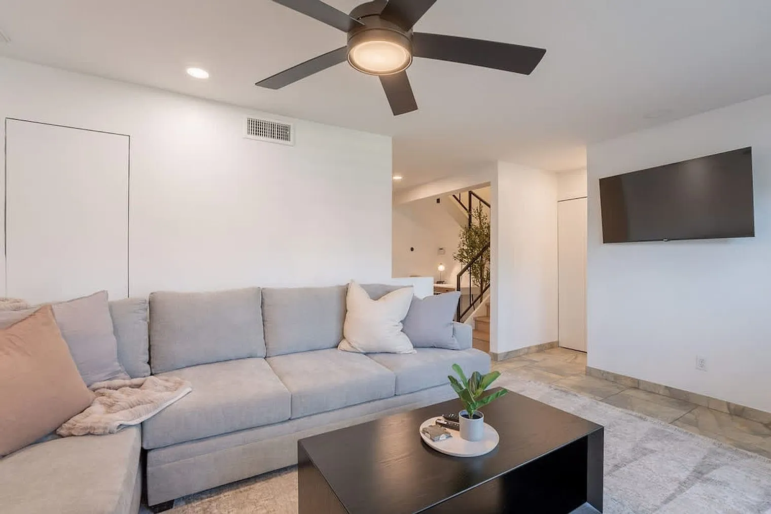 3 bed, 2.0 bath, 1463 sqft, $7,246 — Photo 2