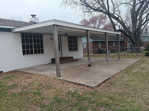 2nd image of 1001 S Colonial Dr