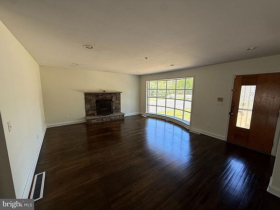 2nd image of 1165 N Tuckahoe Rd
