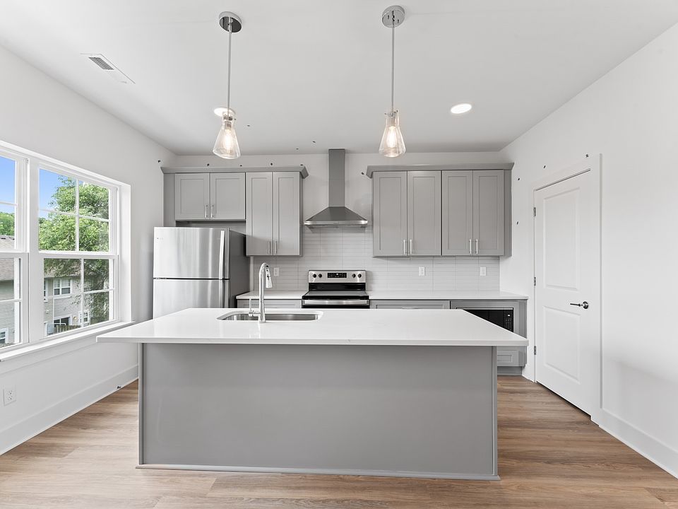 1st image of 700 N Dupont Ave #314-lot 74