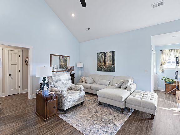 4th image of 130 Nichols Dr