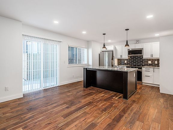4th image of 3535 Sunset Dr #3535