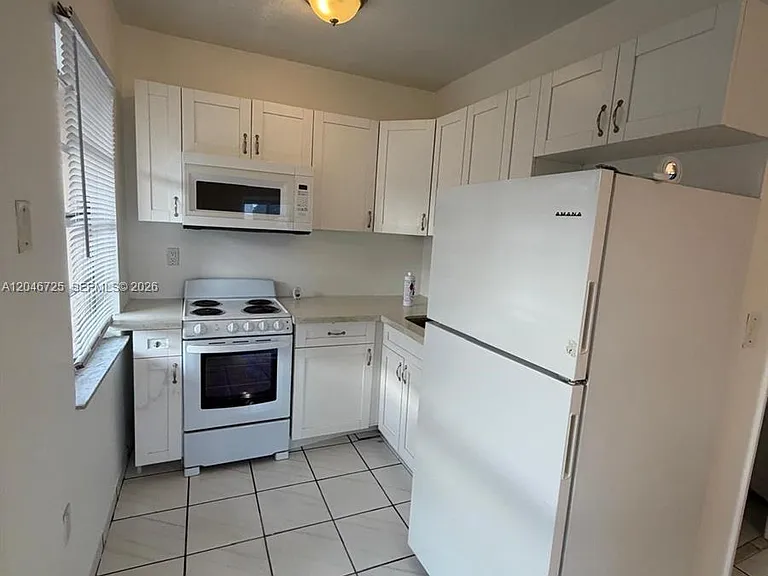 1036 NW 3rd St #2 — Photo 3