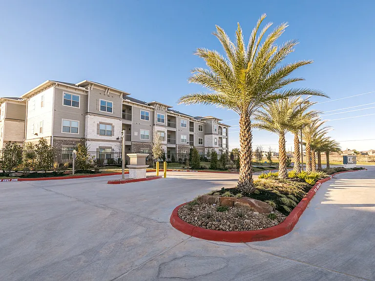 Cue Luxury Apartments — Photo 21