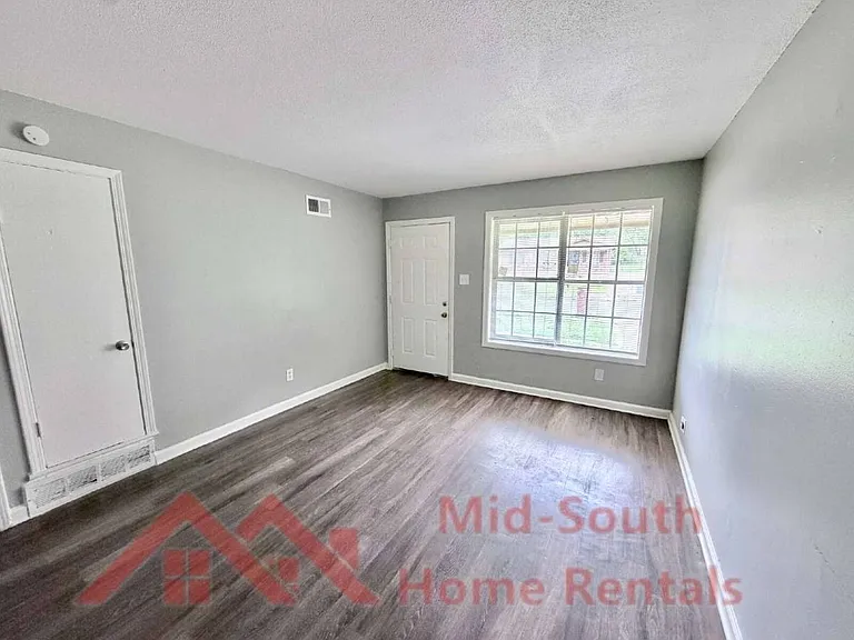 1270 Chickamauga Ave — Photo 5