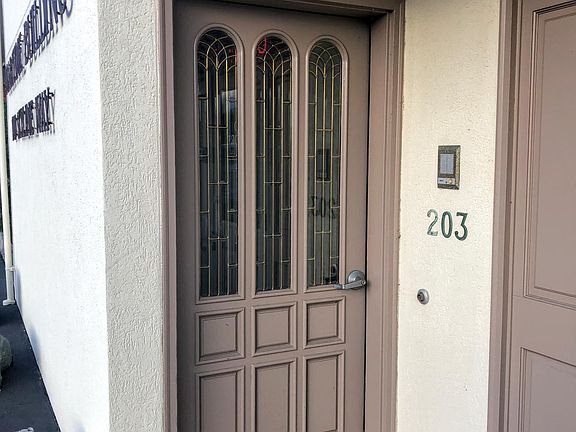 Private Entrance to Front Door