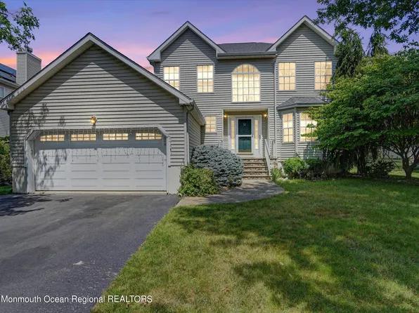 12 Labrador Drive, Kendall Park, NJ 08824