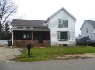 W9688 Center St, Cambridge, WI 53523