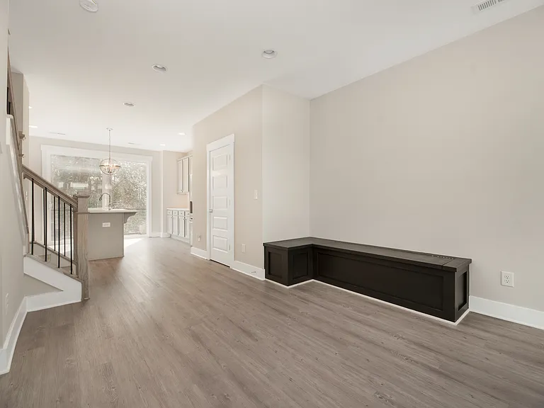 554 W End Dr — Photo 6