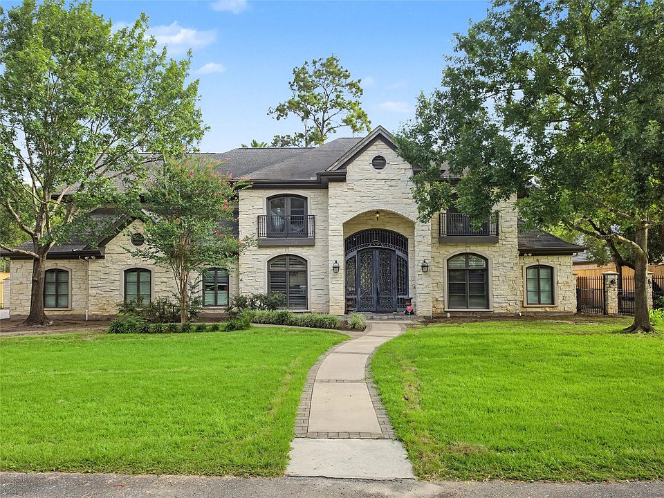 1st image of 12018 Surrey Ln