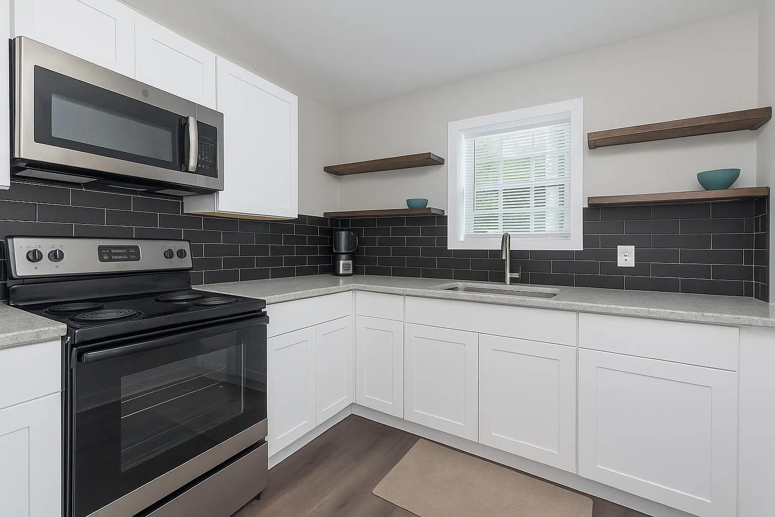 4 bed, 2.0 bath, $685 — Photo 3