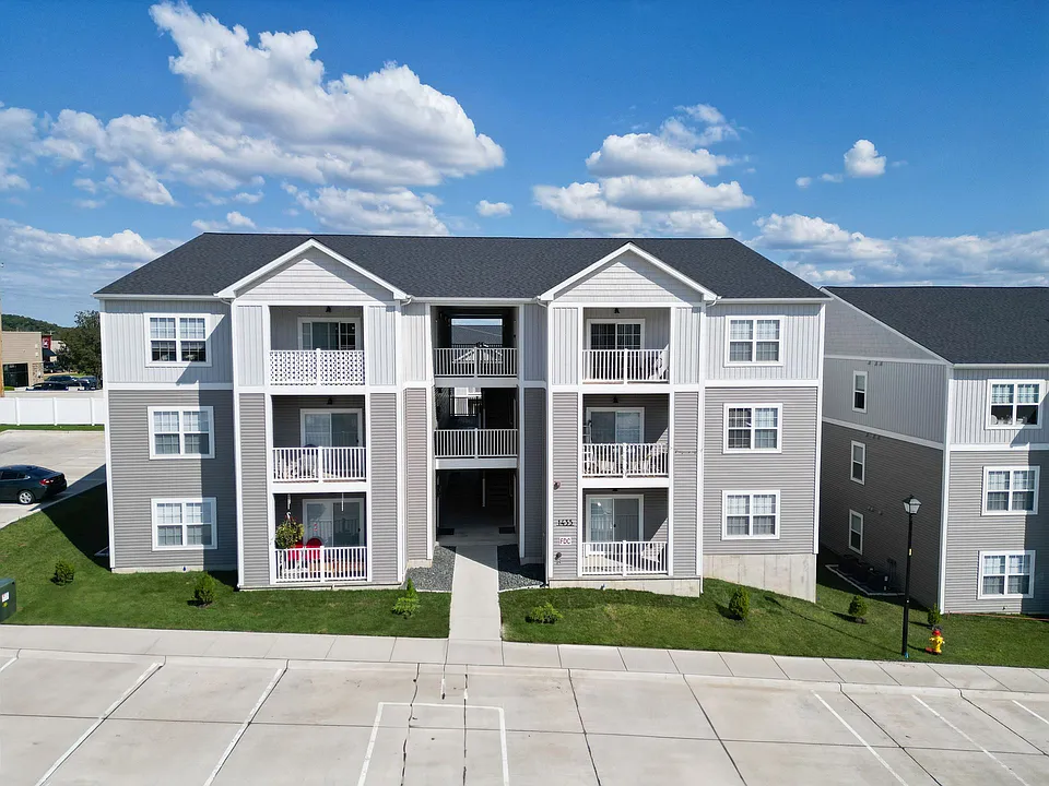 1439 Park West Ct #202