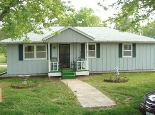 217 S Crawford Dr, Clinton, MO 64735