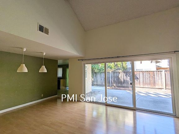 2726 Mabury Square - Living (1)_05072024