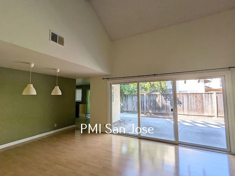 2726 Mabury Square - Living (1)_05072024