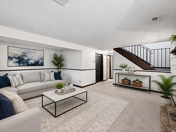 4th image of 7621 Zinnia Way N