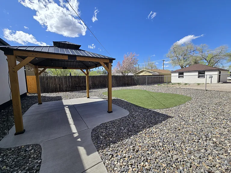 738 E Fountain Blvd — Photo 29