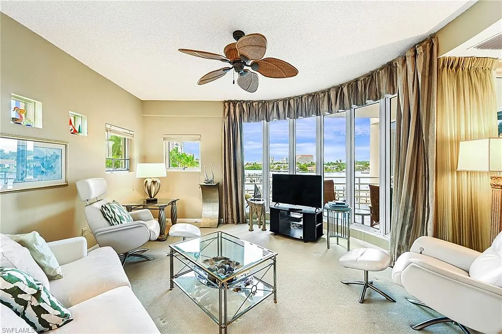 2 bed, 2.0 bath, 1321 sqft, $8,500 — Photo 3