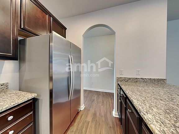 3rd image of 125 Bur Oak Dr