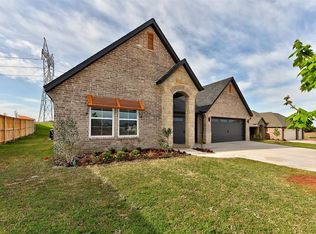 8908 Park Hills Dr, Edmond, OK 73034