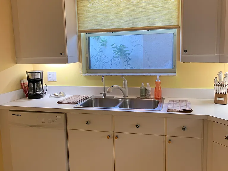 231A Canterbury Dr W — Photo 12