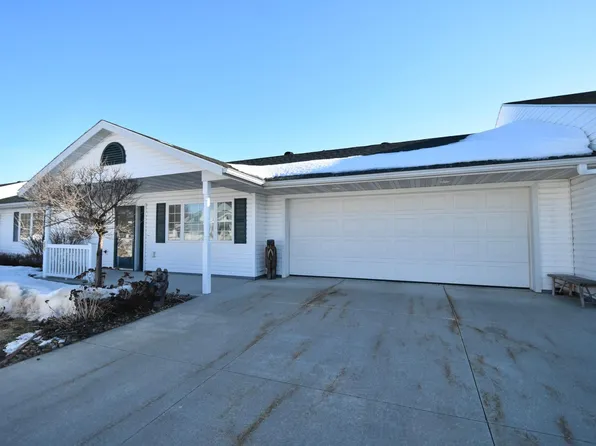 201 7th St SW, Pine Island, MN 55963