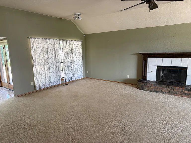821 NW 143rd St — Photo 3