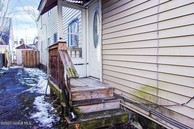 3rd image of 18 Reid Street
