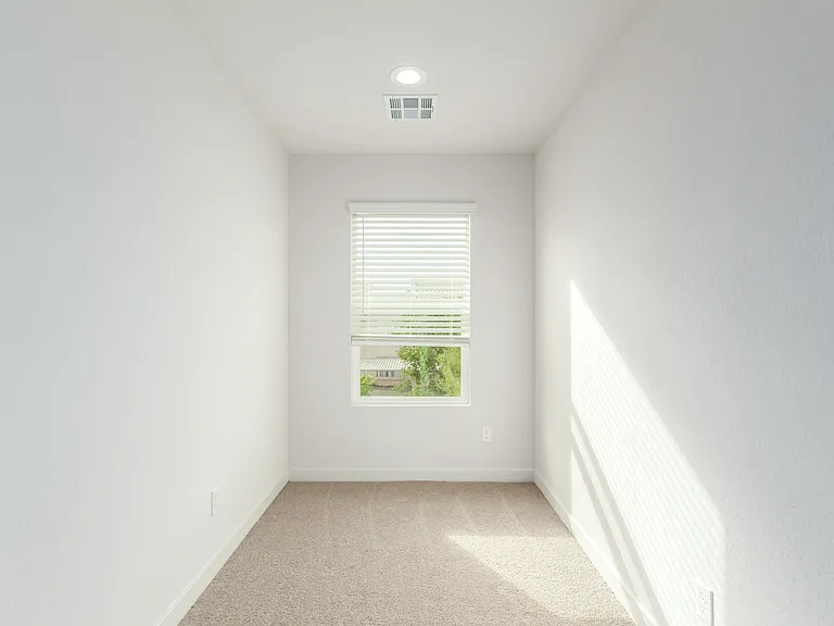3148 N 37th St #3 — Photo 4