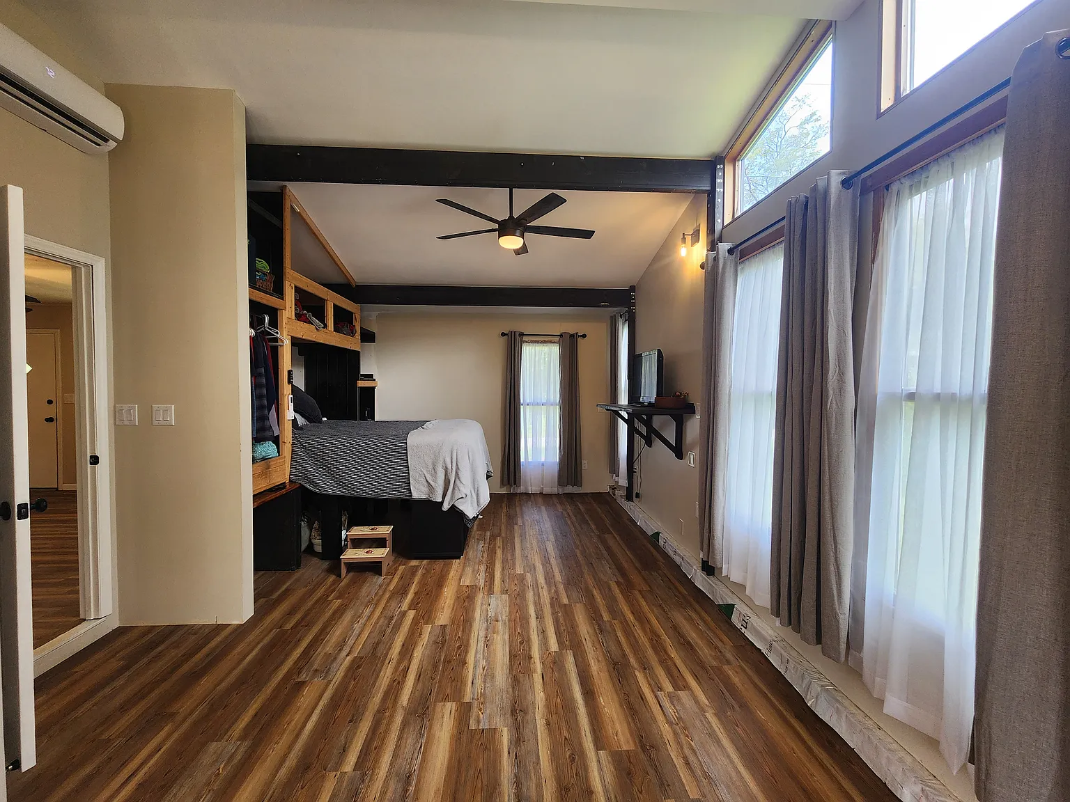 3 bed, 1396 sqft, $2,000 — Photo 2