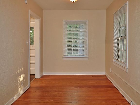 3rd image of 3127 Home Park Cir N