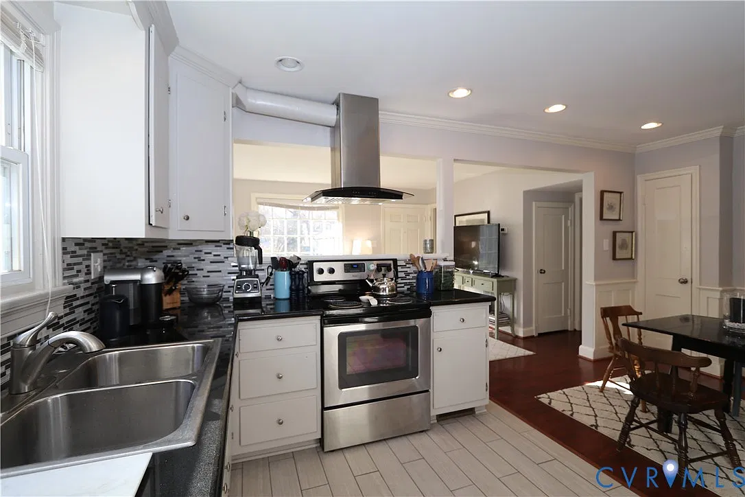 3 bed, 2.0 bath, 1095 sqft, $2,850 — Photo 3